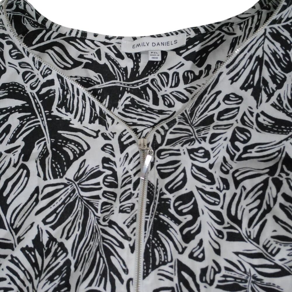 Emily Daniels Black And White Floral Short Sleeve Top | Women's Petites PXL - Picture 4 of 9